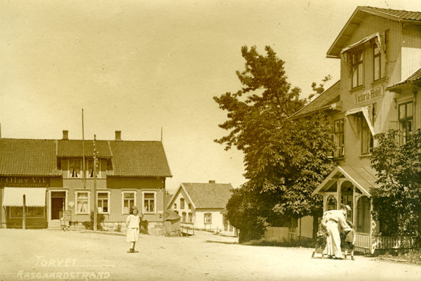Thaulows plass i Åsgårdstrand rundt 1910