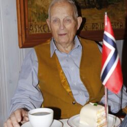 Arne Brevik 90 år